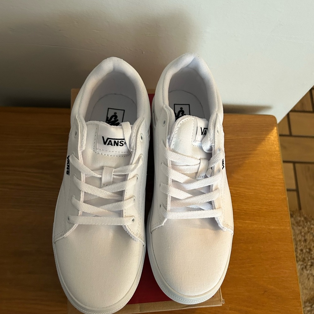 Vans White Sneakers size 5 youth size 6 1/2 women’s - Picture 4 of 8